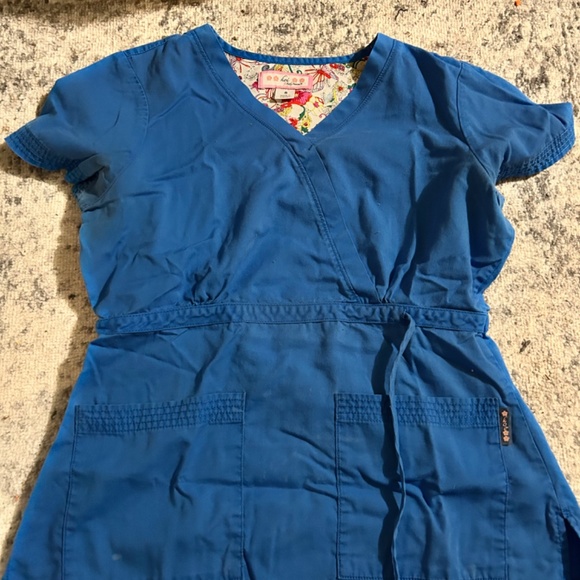 4 Koi Small Scrub Tops - Picture 6 of 6